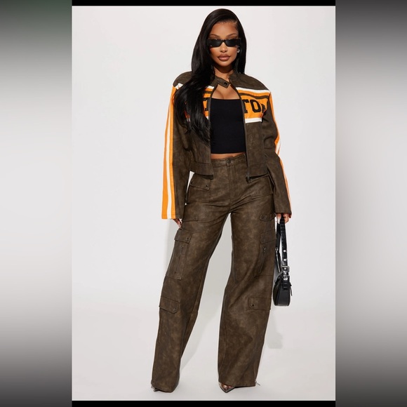 Brand new with tags still on !!! - Picture 1 of 4